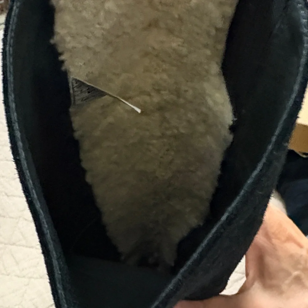 UGG Black Cydnee Suede & Leather Boots w/Sheepskin Lining. Sz 9. Great condition - Picture 11 of 11